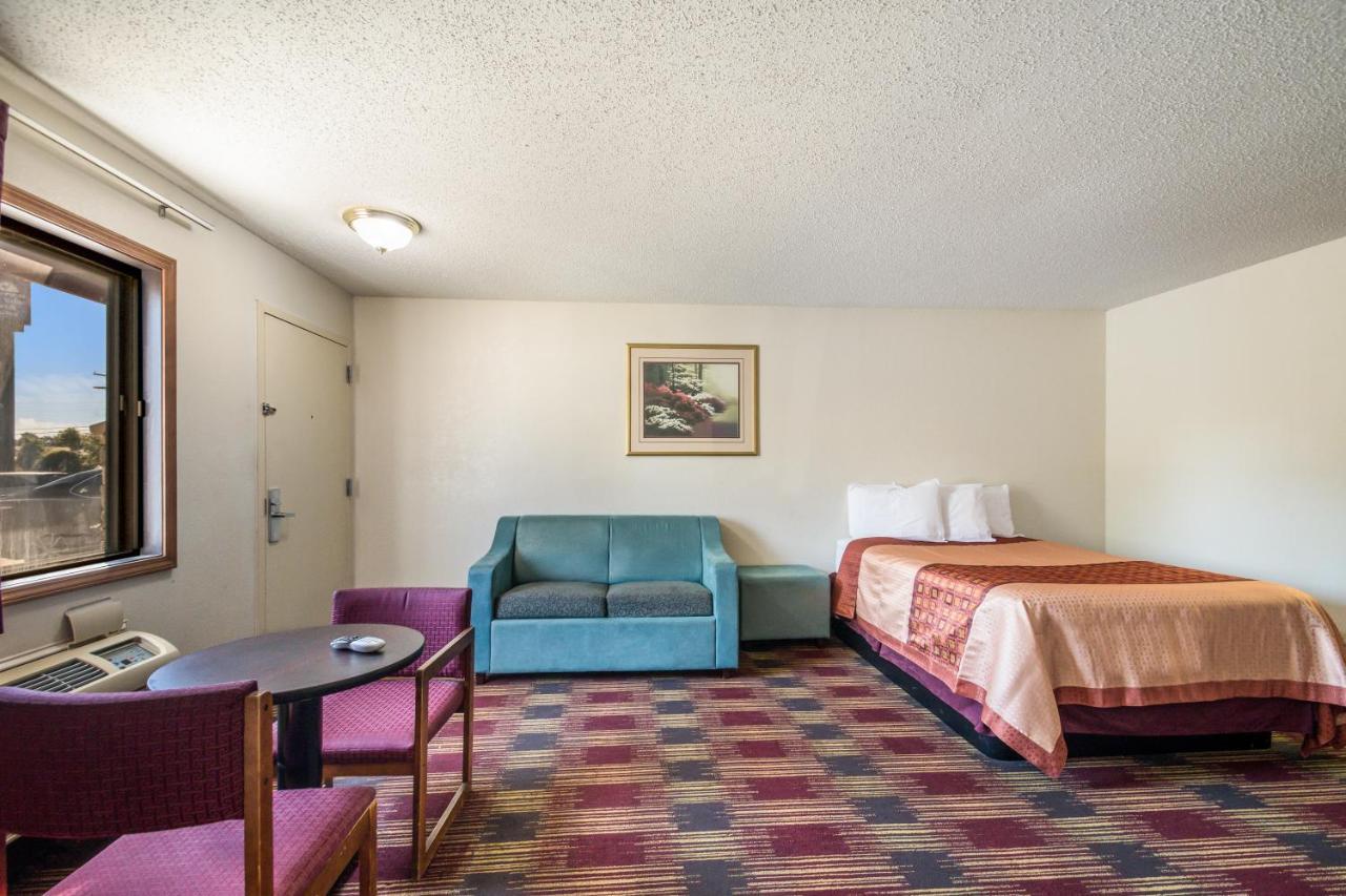 Americas Best Value Inn & Suites Harrisonville Exterior photo