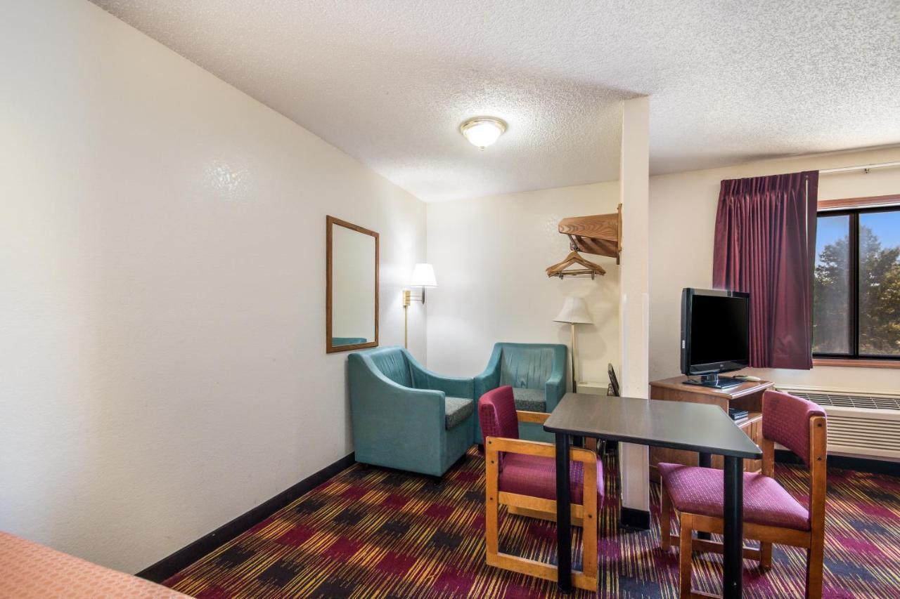 Americas Best Value Inn & Suites Harrisonville Exterior photo