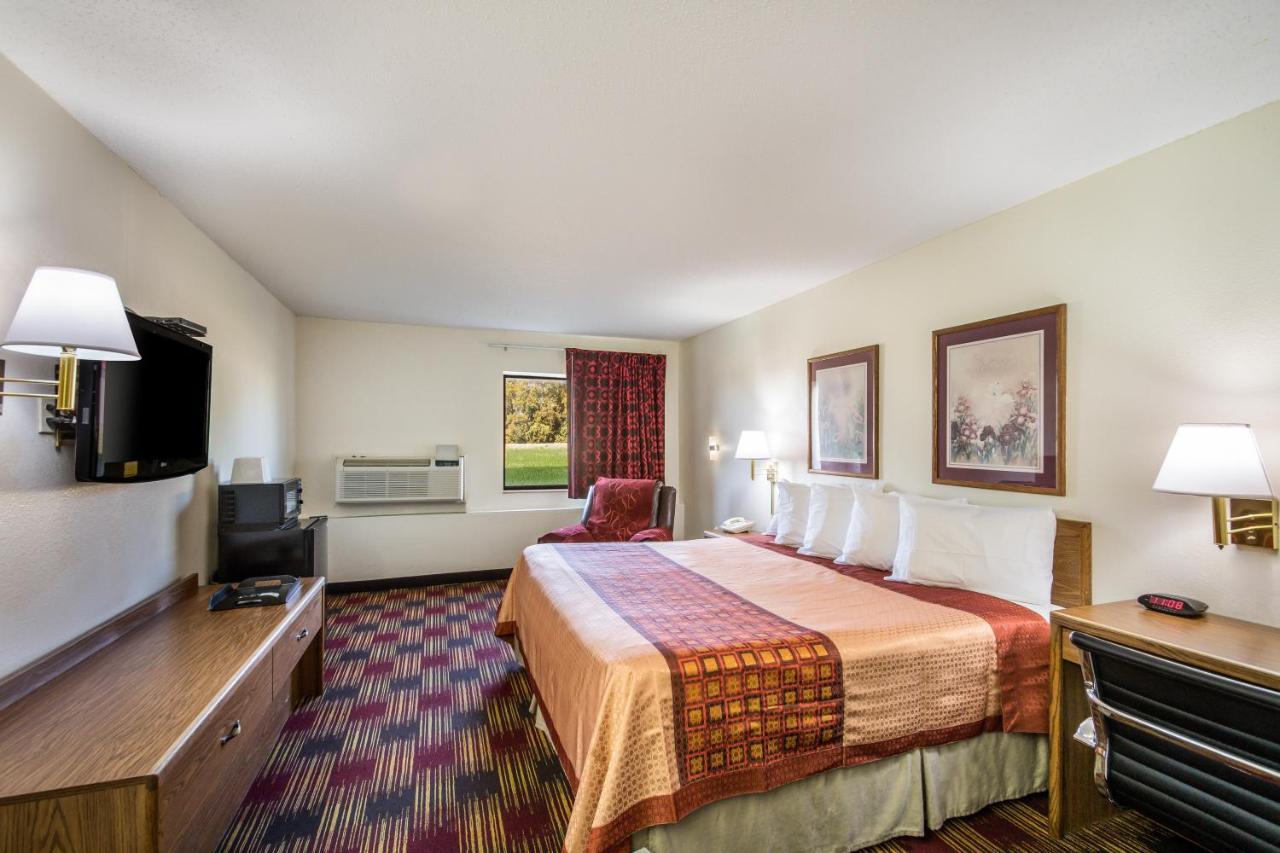 Americas Best Value Inn & Suites Harrisonville Exterior photo