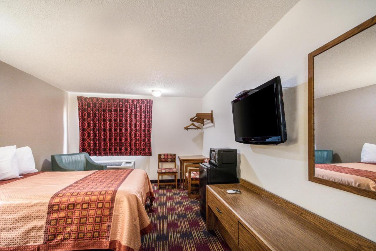 Americas Best Value Inn & Suites Harrisonville Exterior photo