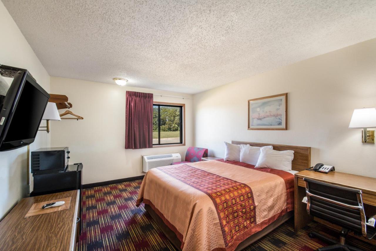 Americas Best Value Inn & Suites Harrisonville Exterior photo