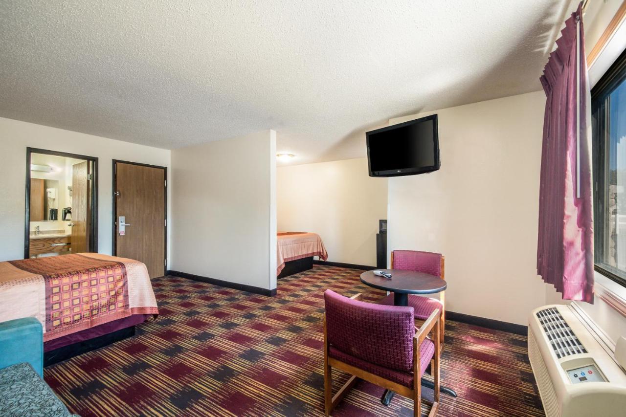 Americas Best Value Inn & Suites Harrisonville Exterior photo