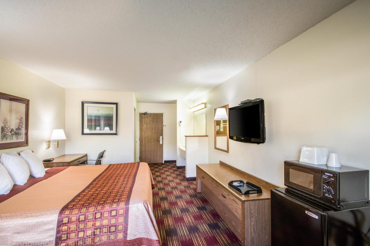 Americas Best Value Inn & Suites Harrisonville Exterior photo