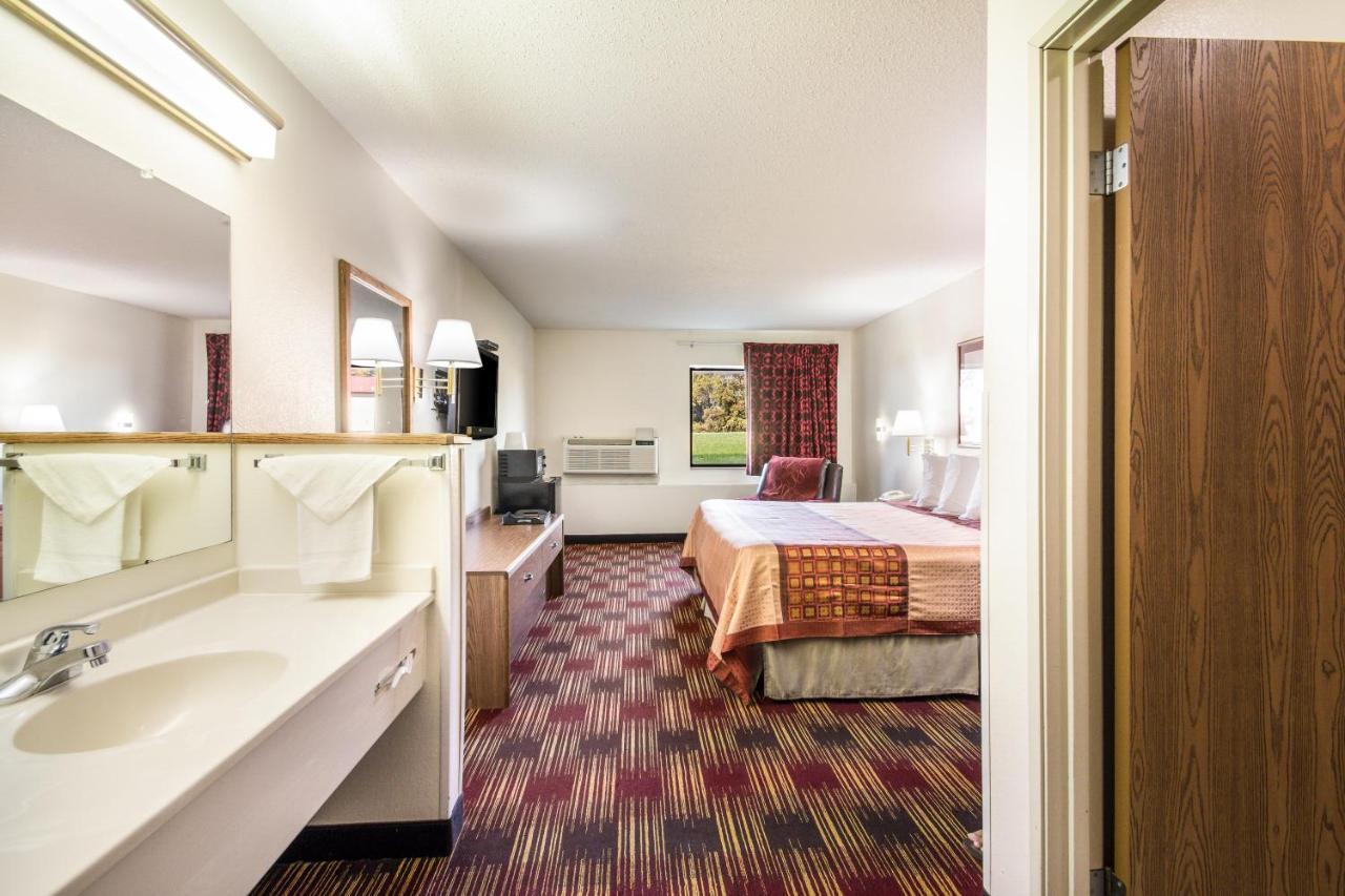 Americas Best Value Inn & Suites Harrisonville Exterior photo