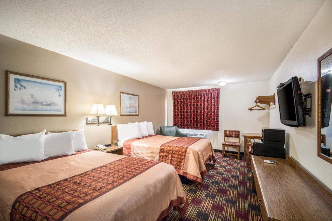 Americas Best Value Inn & Suites Harrisonville Exterior photo