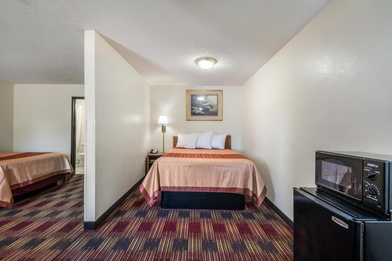 Americas Best Value Inn & Suites Harrisonville Exterior photo