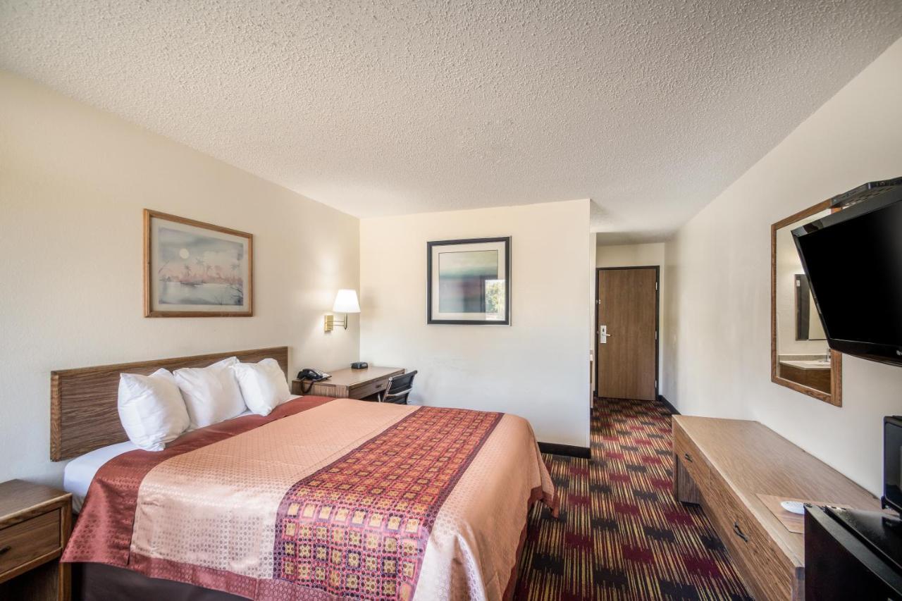 Americas Best Value Inn & Suites Harrisonville Exterior photo
