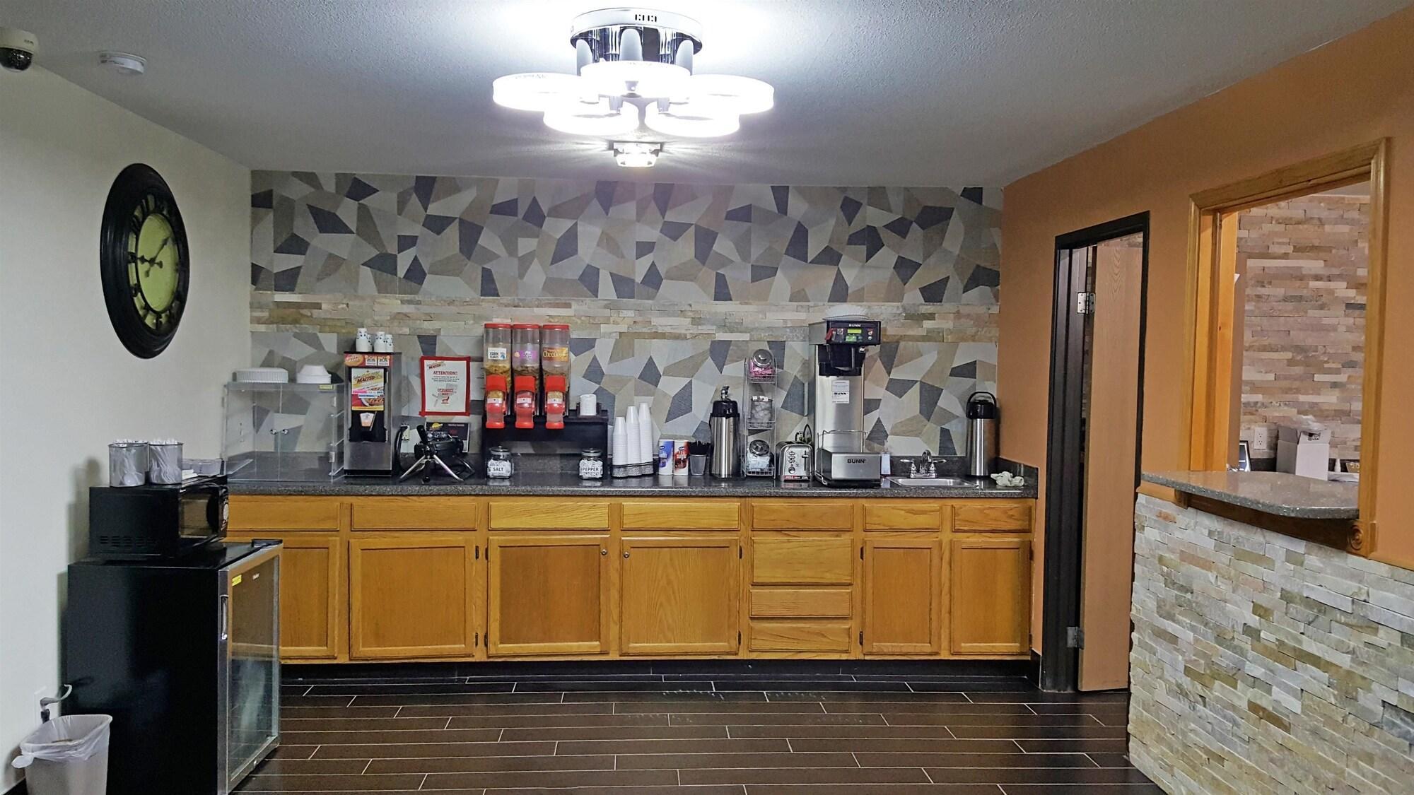 Americas Best Value Inn & Suites Harrisonville Exterior photo