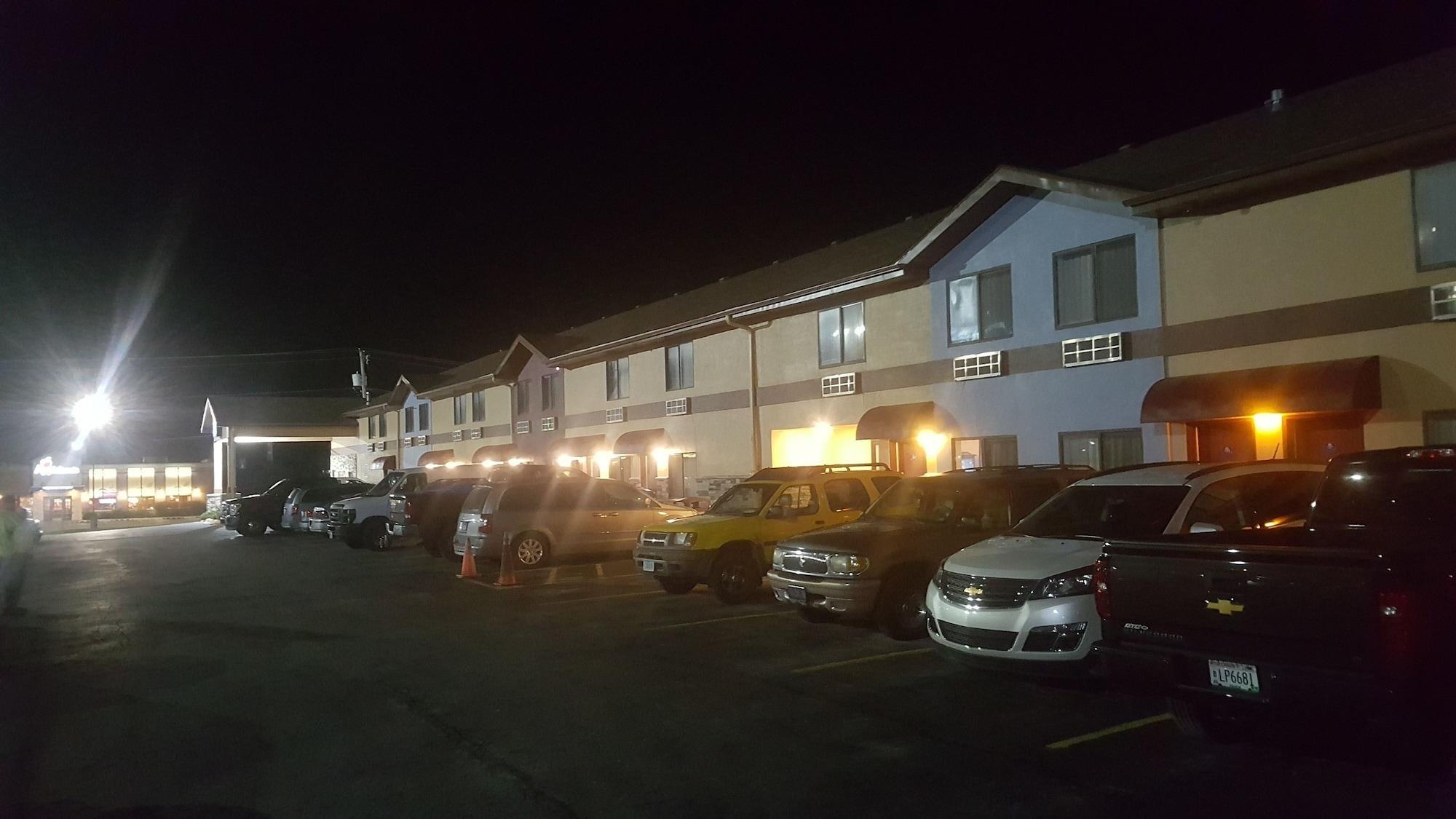 Americas Best Value Inn & Suites Harrisonville Exterior photo