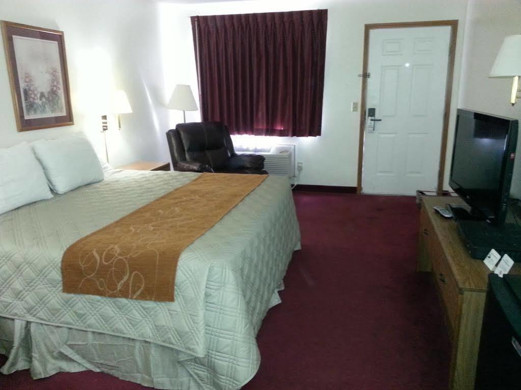 Americas Best Value Inn & Suites Harrisonville Exterior photo