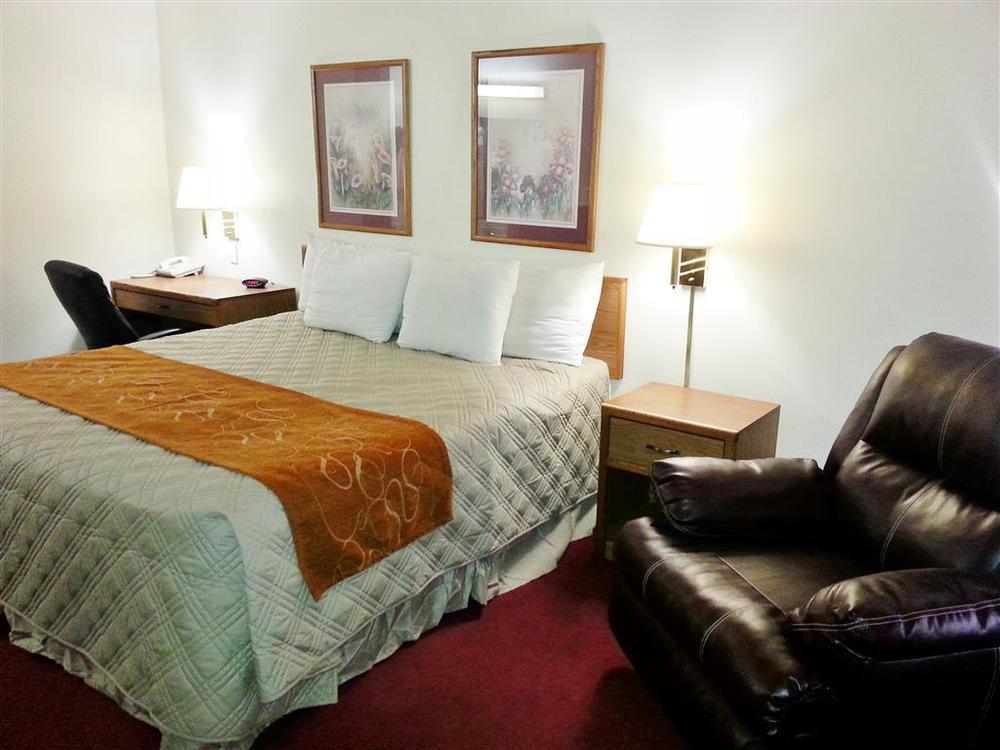 Americas Best Value Inn & Suites Harrisonville Room photo